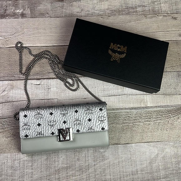 NWT MCM Travia Visetos Wallet on a Chain - Picture 5 of 13